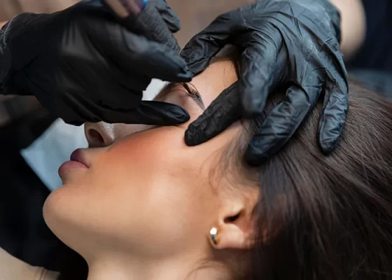Permanent-makeup-artist-doing-eye-brow-shaping-and-mapping